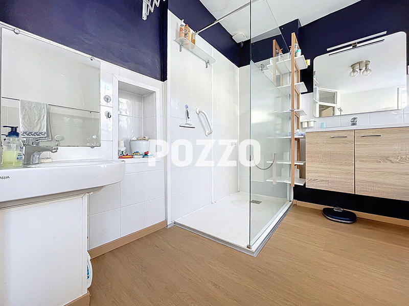 Maison - 298 m² - 12 pièces