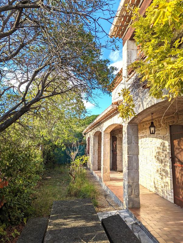 Maison - 260 m² - 6 pièces