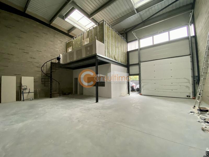 Local d'activité / Entrepôt - 165 m²