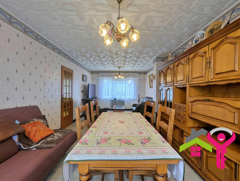 Maison - 90 m² - 5 pièces