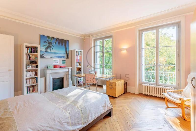 Villa - 360 m² - 12 pièces