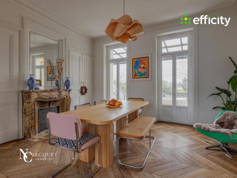 Demeure - 207 m² - 9 pièces