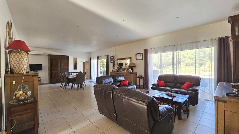 Villa - 196 m² - 6 pièces