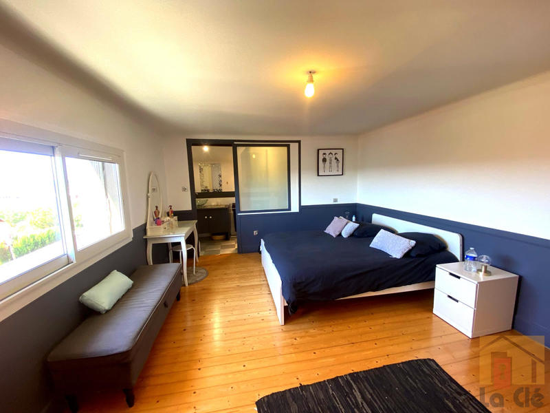 Maison - 300 m² - 11 pièces