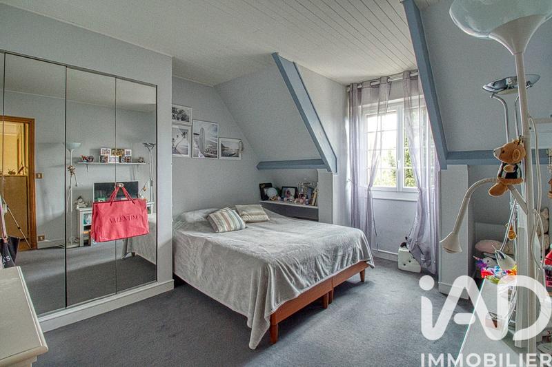 Maison - 235 m² - 10 pièces