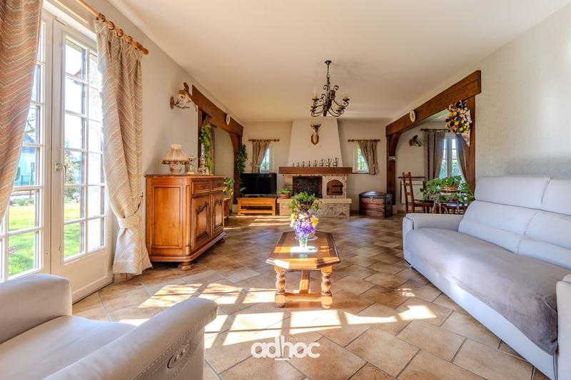 Maison traditionnelle - 180 m² - 8 pièces