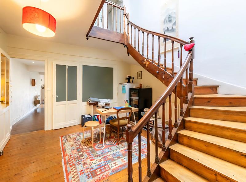 Maison - 241 m² - 5 pièces