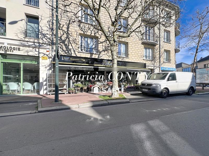 Local commercial - 72 m² - 4 pièces