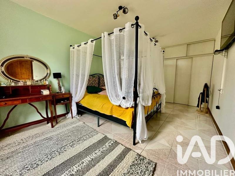 Maison - 250 m² - 8 pièces