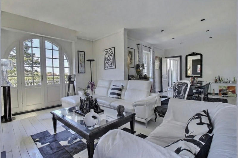 Maison - 231 m² - 6 pièces