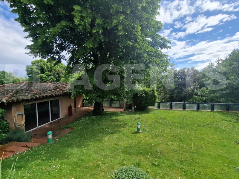 Demeure - 380 m² - 9 pièces