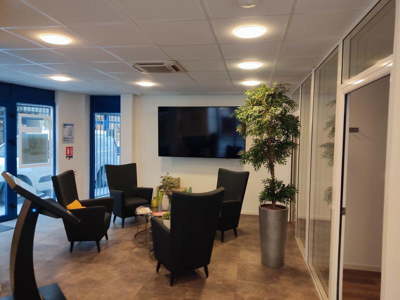 Local commercial - 120 m² - 6 pièces