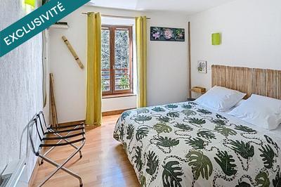 Local commercial - 1 005 m² - 35 pièces