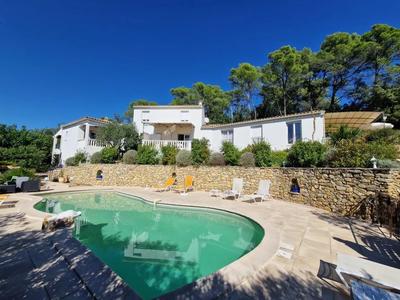 Maison chambre d'hôtes - 240 m² - 11 pièces