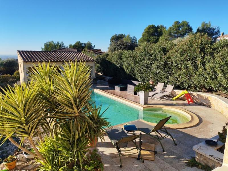 Maison - 253 m² - 8 pièces