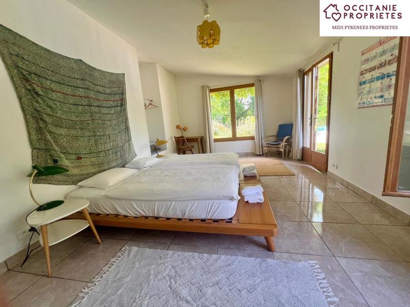 Propriété - 403 m² - 17 pièces