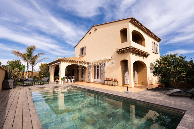 Maison - 295 m² - 9 pièces