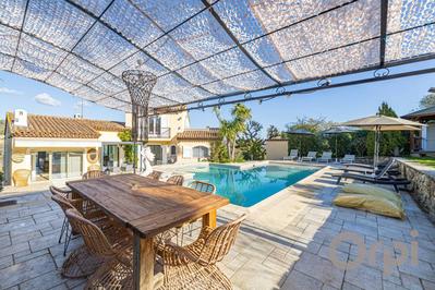 Villa - 300 m² - 8 pièces