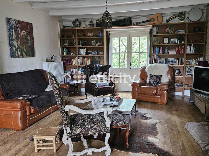 Maison - 245 m² - 9 pièces