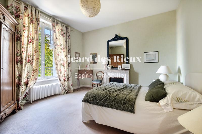 Maison - 236 m² - 10 pièces