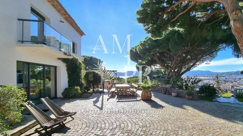 Villa - 300 m² - 7 pièces