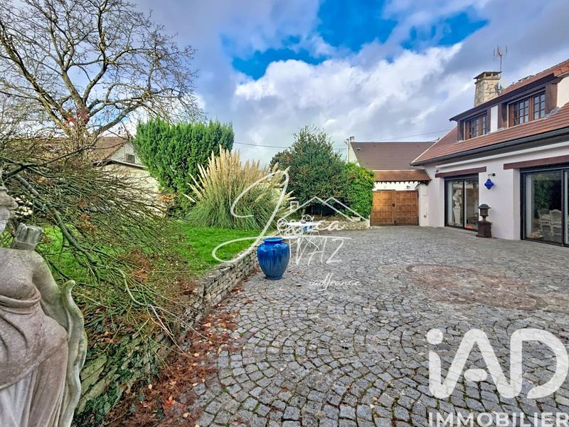 Maison - 260 m² - 10 pièces