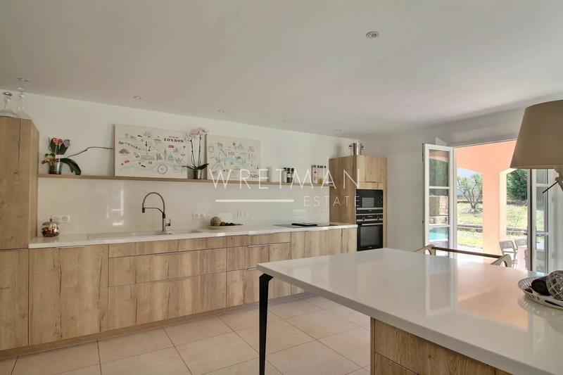 Villa - 225 m² - 6 pièces