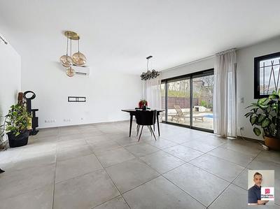 Maison - 95 m² - 4 pièces