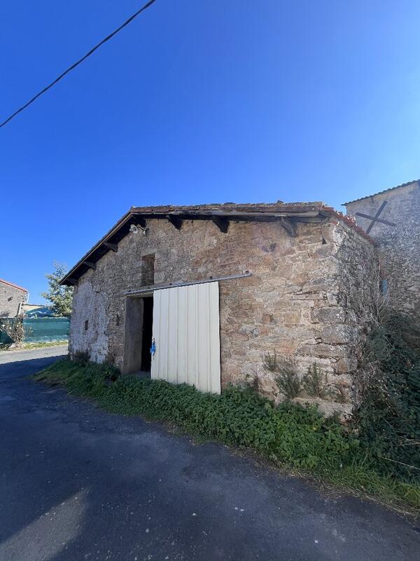 Grange - 196 m² - 1 pièce