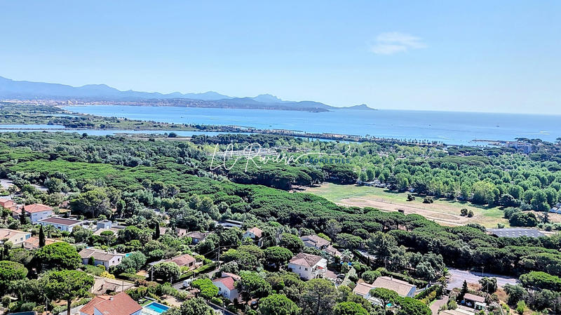 Villa - 259 m² - 10 pièces