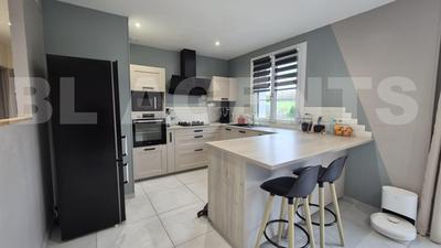 Maison traditionnelle - 132 m² - 5 pièces