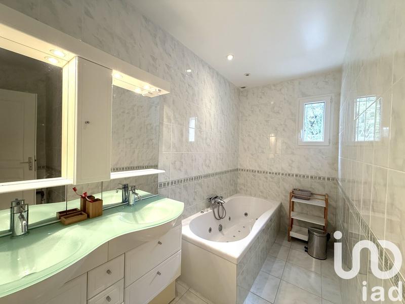 Maison - 93 m² - 4 pièces