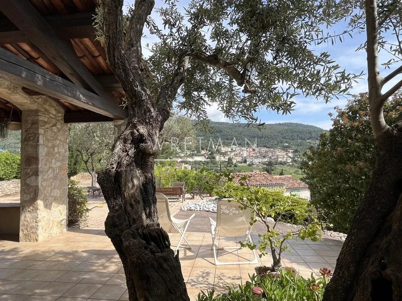 Villa - 185 m² - 8 pièces