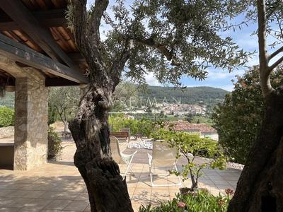 Villa - 185 m² - 8 pièces