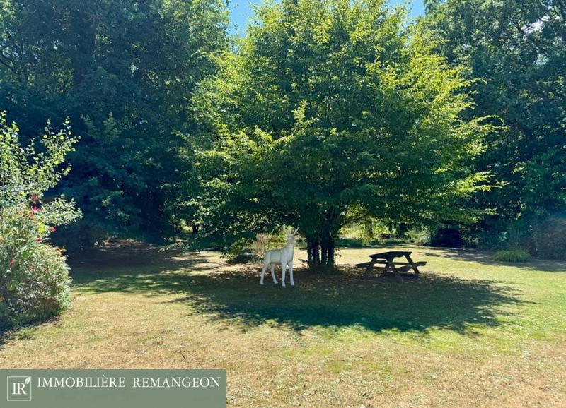 Propriété - 349 m² - 7 pièces