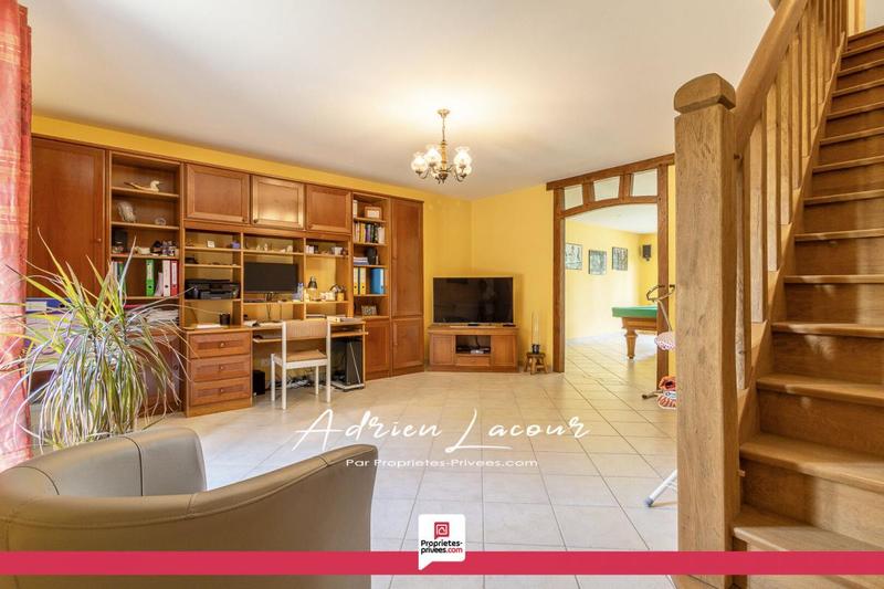 Maison - 242 m² - 10 pièces