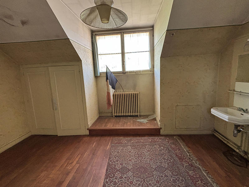 Maison - 235 m² - 9 pièces