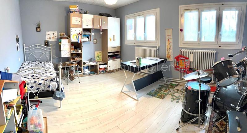 Maison - 185 m² - 10 pièces