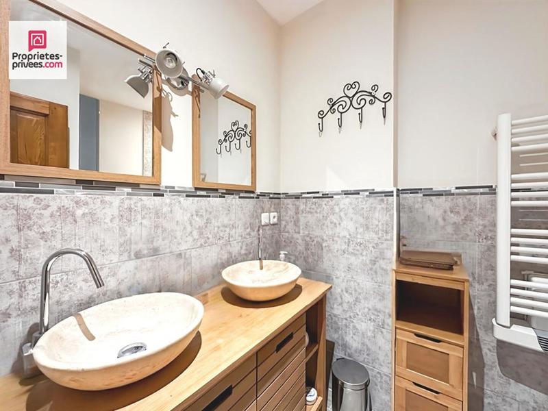 Maison - 180 m² - 5 pièces