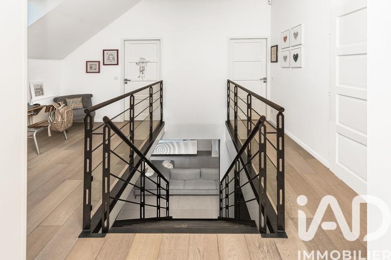 Maison - 225 m² - 8 pièces