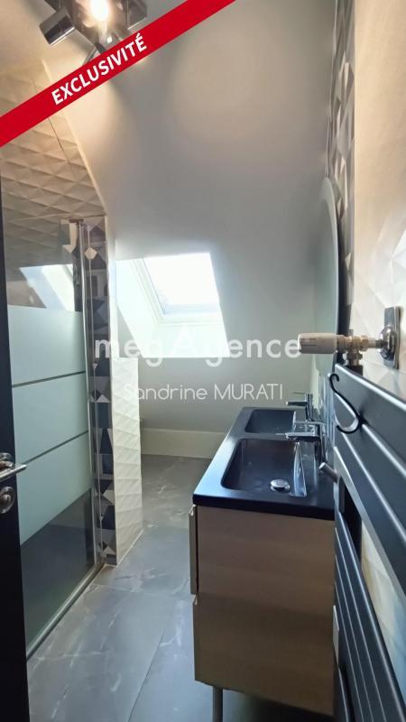 Pavillon - 180 m² - 8 pièces