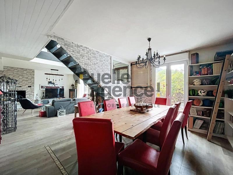 Maison - 176 m² - 8 pièces