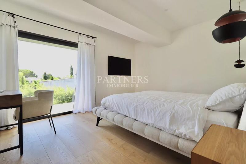 Maison - 240 m² - 6 pièces