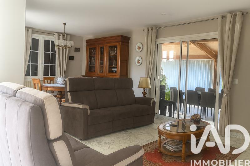 Maison - 201 m² - 7 pièces