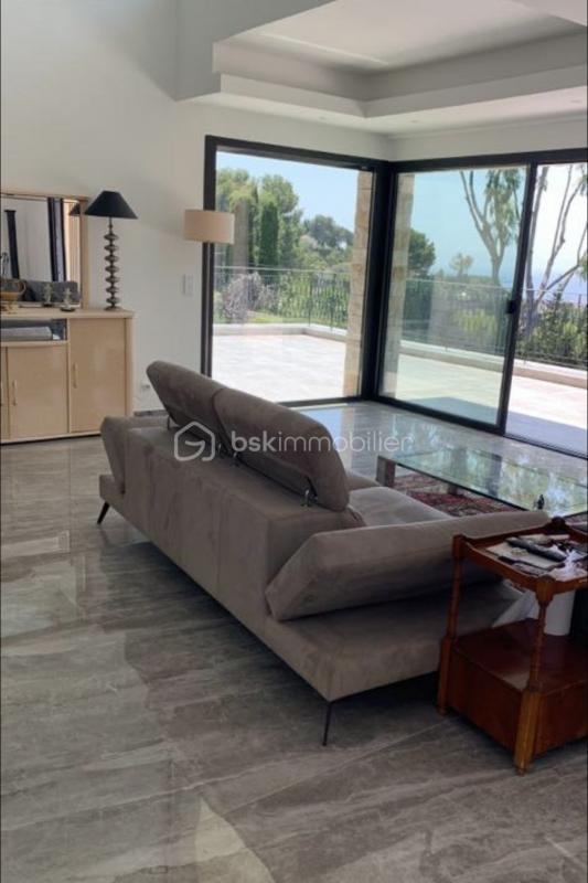 Maison - 370 m² - 7 pièces