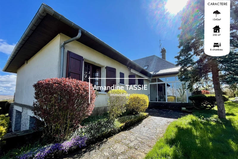 Maison - 230 m² - 8 pièces