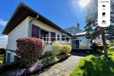 Maison - 230 m² - 8 pièces