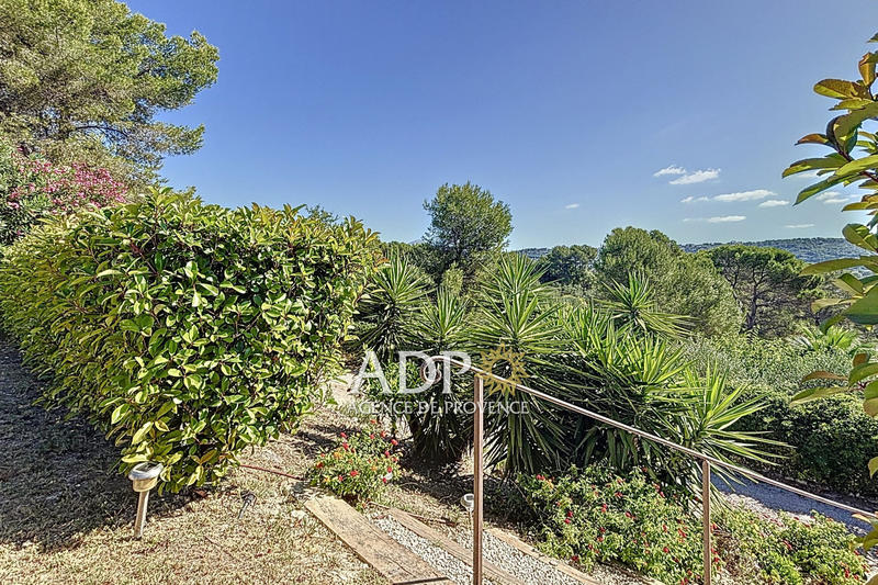 Maison - 300 m² - 7 pièces