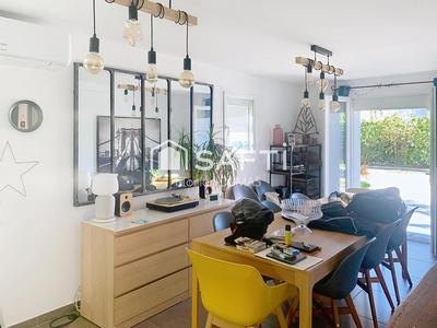 Maison - 180 m² - 8 pièces