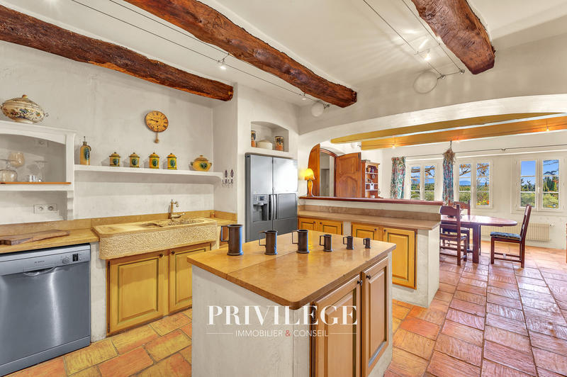 Propriété - 640 m² - 18 pièces